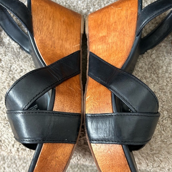 Tory Burch Almita Wedge Black Leather Sandals. Wood platform. Gold hardware. 10M - Picture 13 of 14